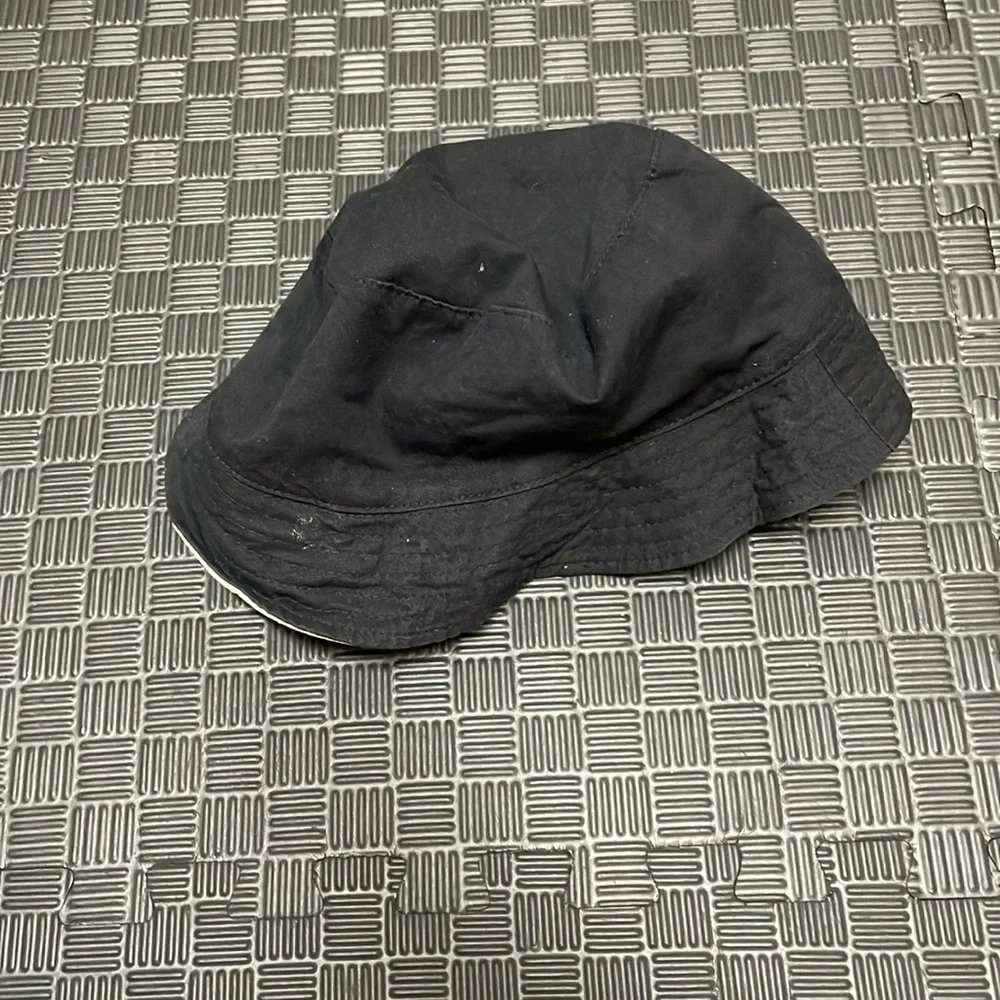 Reversible smiley face black and beige bucket hat 2 hats in one